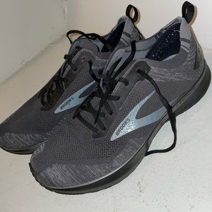 Brooks levitate 4 running shoe